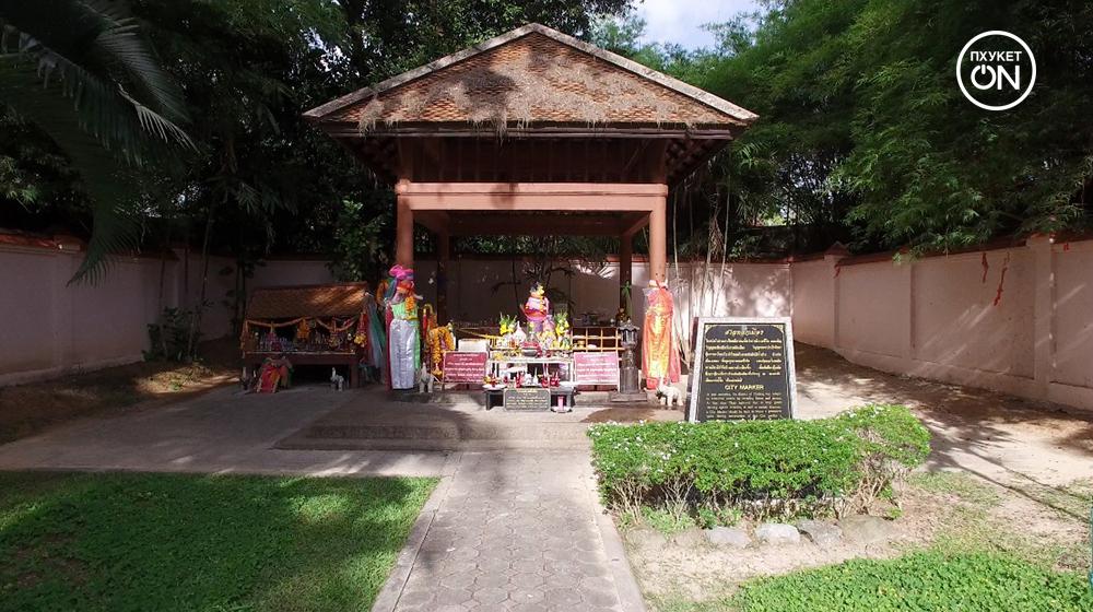 city-shrine-pillar-bang-tao-phuket-2
