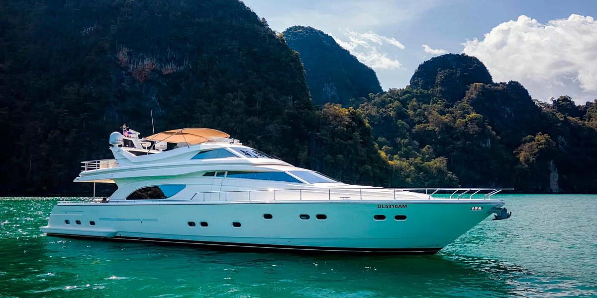 Аренда яхт на Пхукете: Ferretti 80 - 1