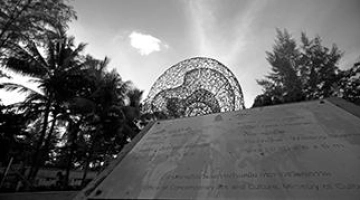 Памятник жертвам цунами 2004 года Пхукет: фото и описание