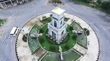 Дорожное кольцо "Сурин" (Часовая башня) (Пхукет): памятник | видео-обзор